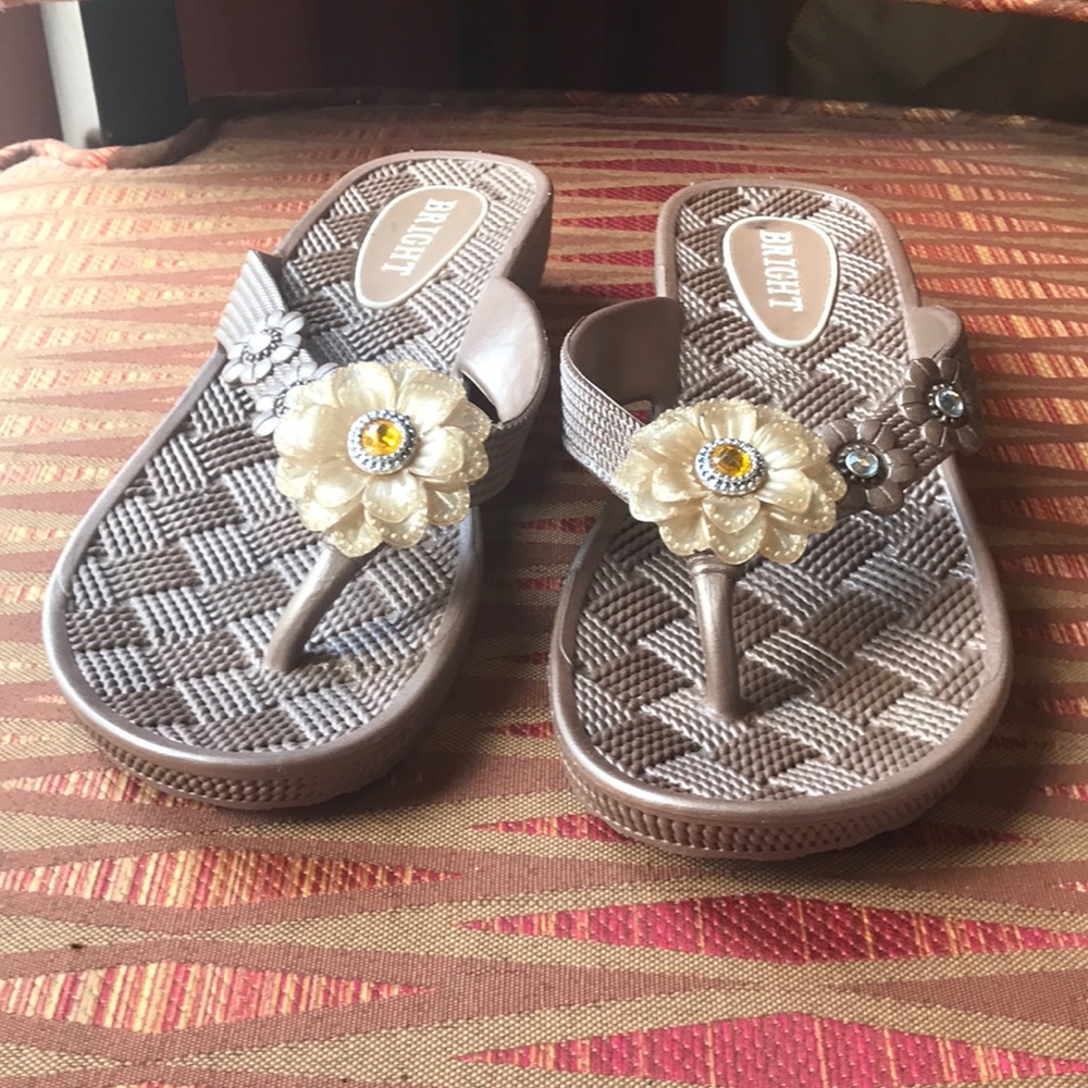 Super pretty sandals,confortable and stylish